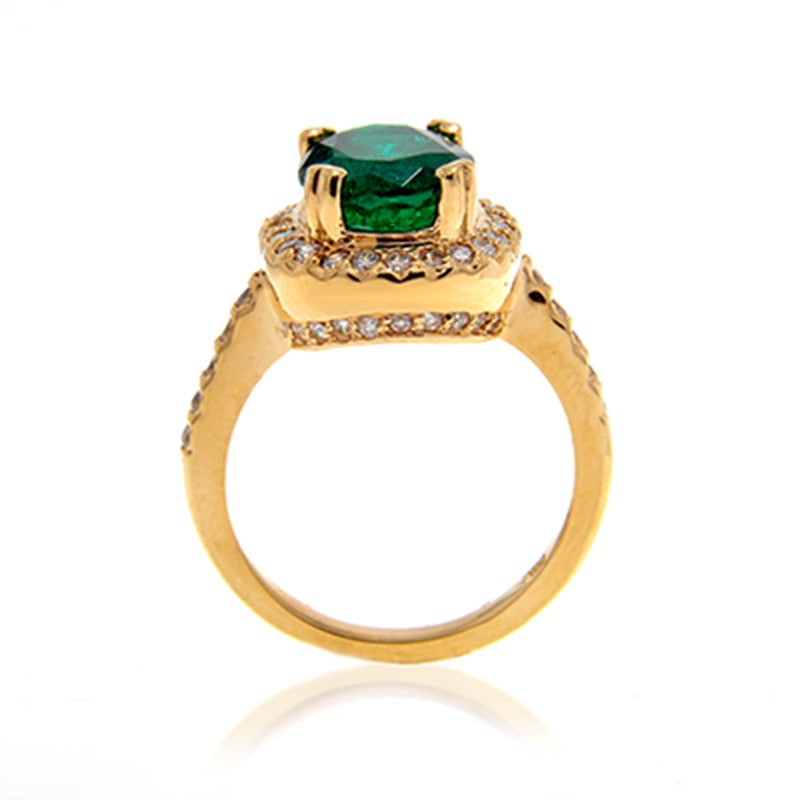 Beautiful Oval Cut Emerald Diamond Gold Solitaire Ring In New Condition For Sale In New York, NY