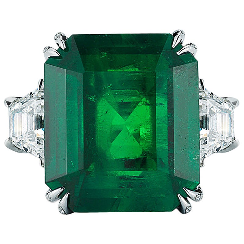 Amazing Colombian Emerald and Diamond Ring For Sale