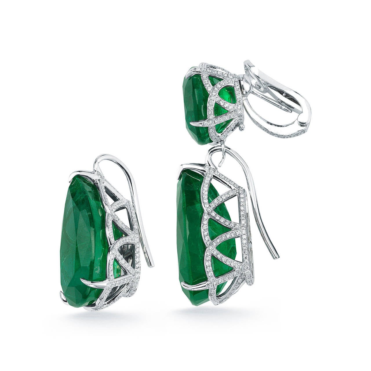 Stunning GIA Cert Emerald Diamond Dangle Earrings In New Condition For Sale In New York, NY