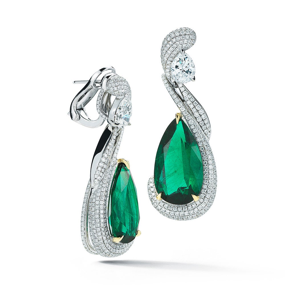 Women's Amazing Zambian Pear shape Emerald and Diamond Earring For Sale