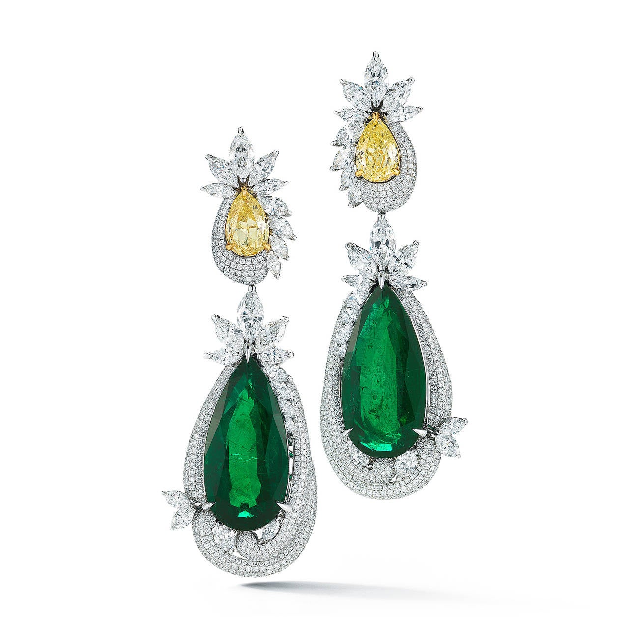 Amazing Zambian Emerald Pear-Shape Earring With Fancy Yellow & White Diamonds. This Emerald is Certified By GIA.
Product ID:02366
Model:TK MB 527
Metal:18K W
Gram Weight:52.20
Stock:1
Country Of Origin:USA
DIAMOND
•  RD: 9.10Ct.
• 
