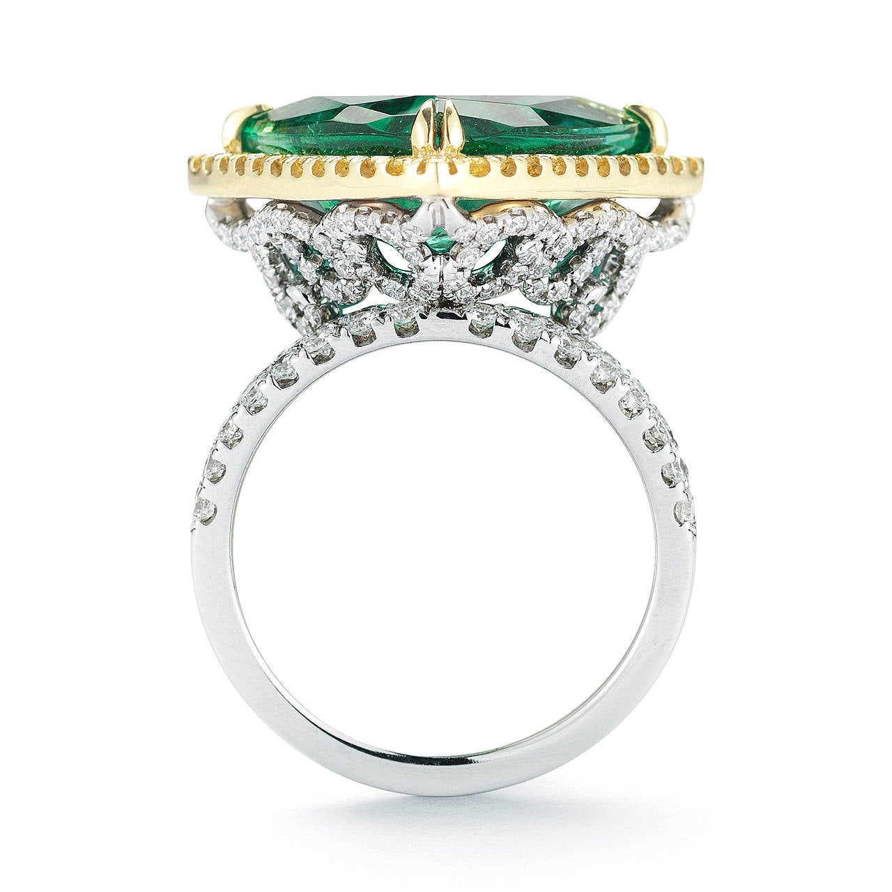 Emerald Trillion Ring with Fancy Yellow and White Diamonds In New Condition For Sale In New York, NY