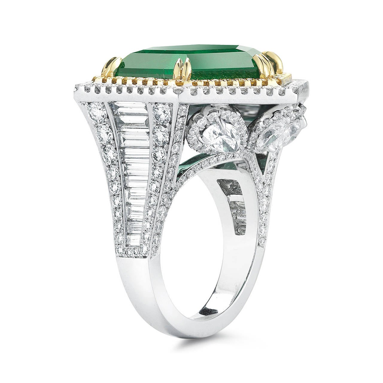 Hexagonal Shape Emerald Ring with Fancy Yellow and White Diamonds Ring In New Condition For Sale In New York, NY