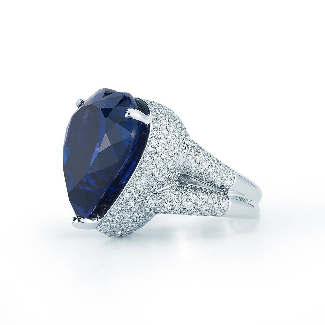 Dazzling GIA Cert Tanzanite Diamond Heart Shaped Ring In New Condition For Sale In New York, NY