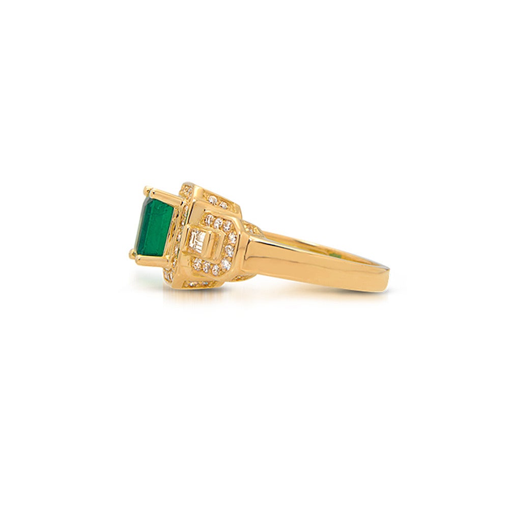 Lovely Emerald-cut Emerald Diamond Gold Engagement Ring In New Condition For Sale In New York, NY