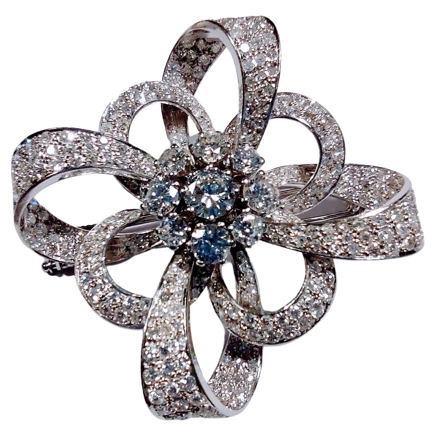 Magnificent Tremblant Brooch In/Out White Gold 18 karat with double needle on the back the central cluster a  bolt system which allows a subtle movement. 
Set in pave total weight Diamonds 10.13 cts.
View Certificate.
This item is in perfect