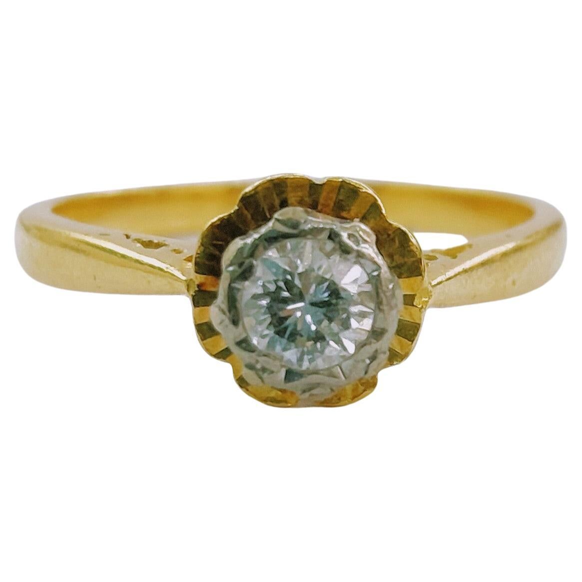 Vintage Solitaire Antique Ring 1900s Diamond Yellow Gold 18 Karat and Platinum For Sale