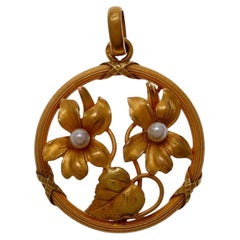 Modernist Pendant 1900s Yellow Gold 18 Karat and Pearl