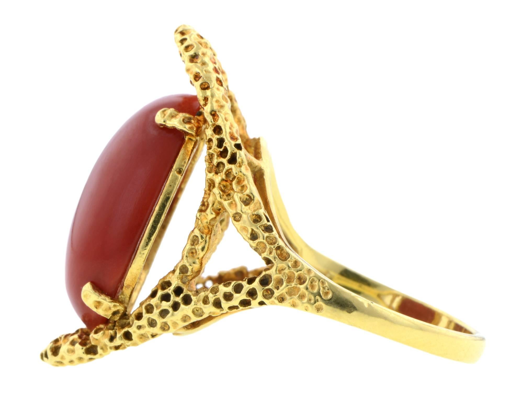 Oval Oxblood Red Coral Cabochon Gold Ring In Good Condition For Sale In New York, NY