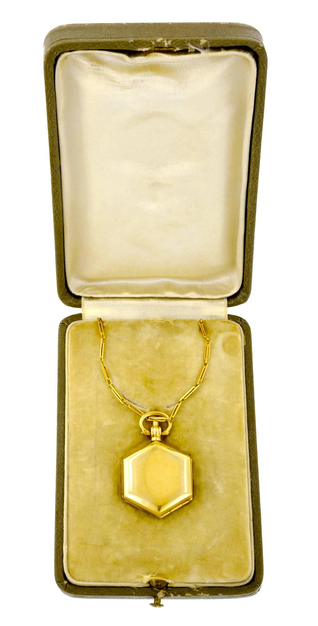 Hexagonal Multipage Locket Necklace With Four Photo Compartments In Good Condition In New York, NY