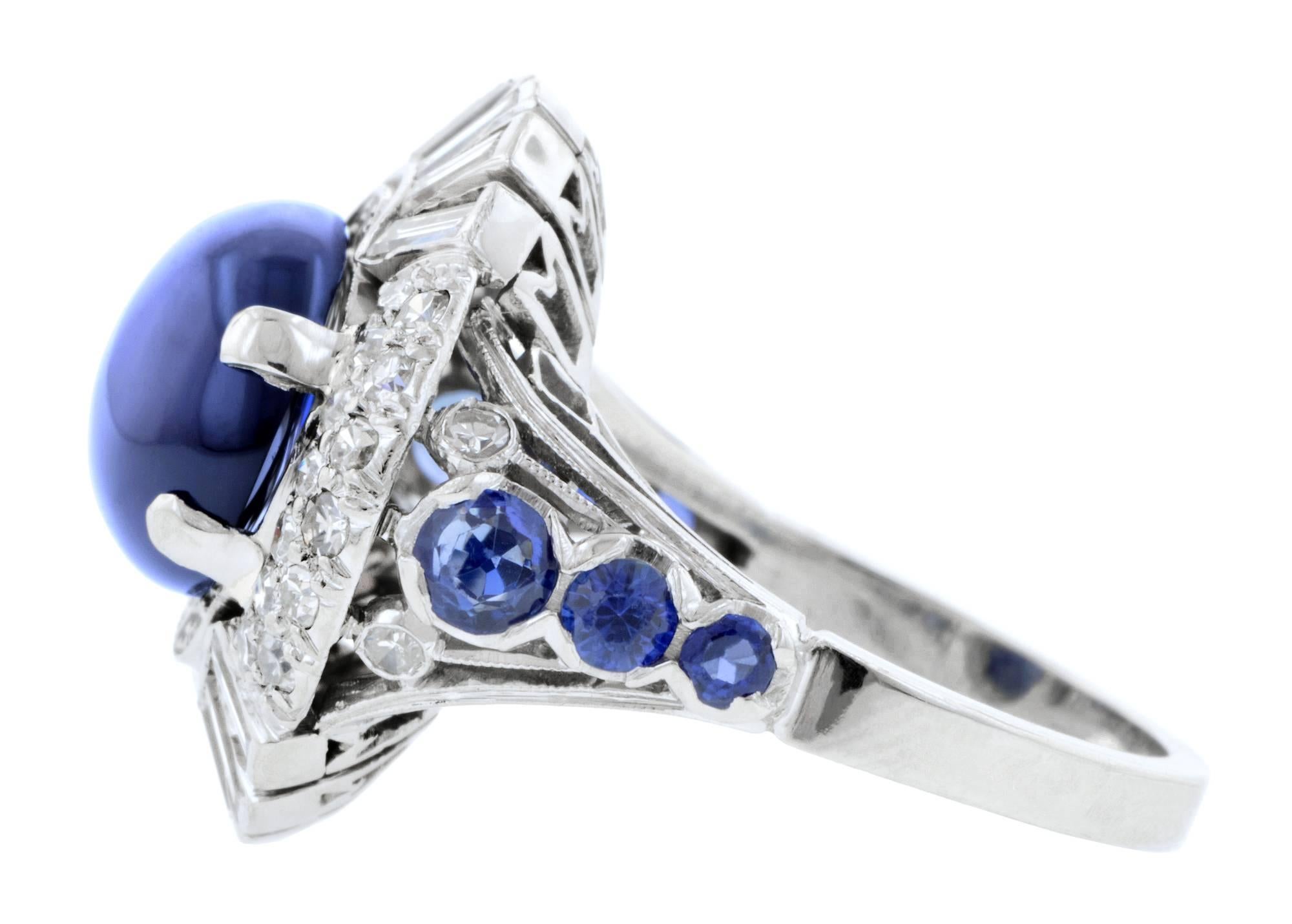 1940s Sapphire Diamond Platinum Ring In Good Condition For Sale In New York, NY