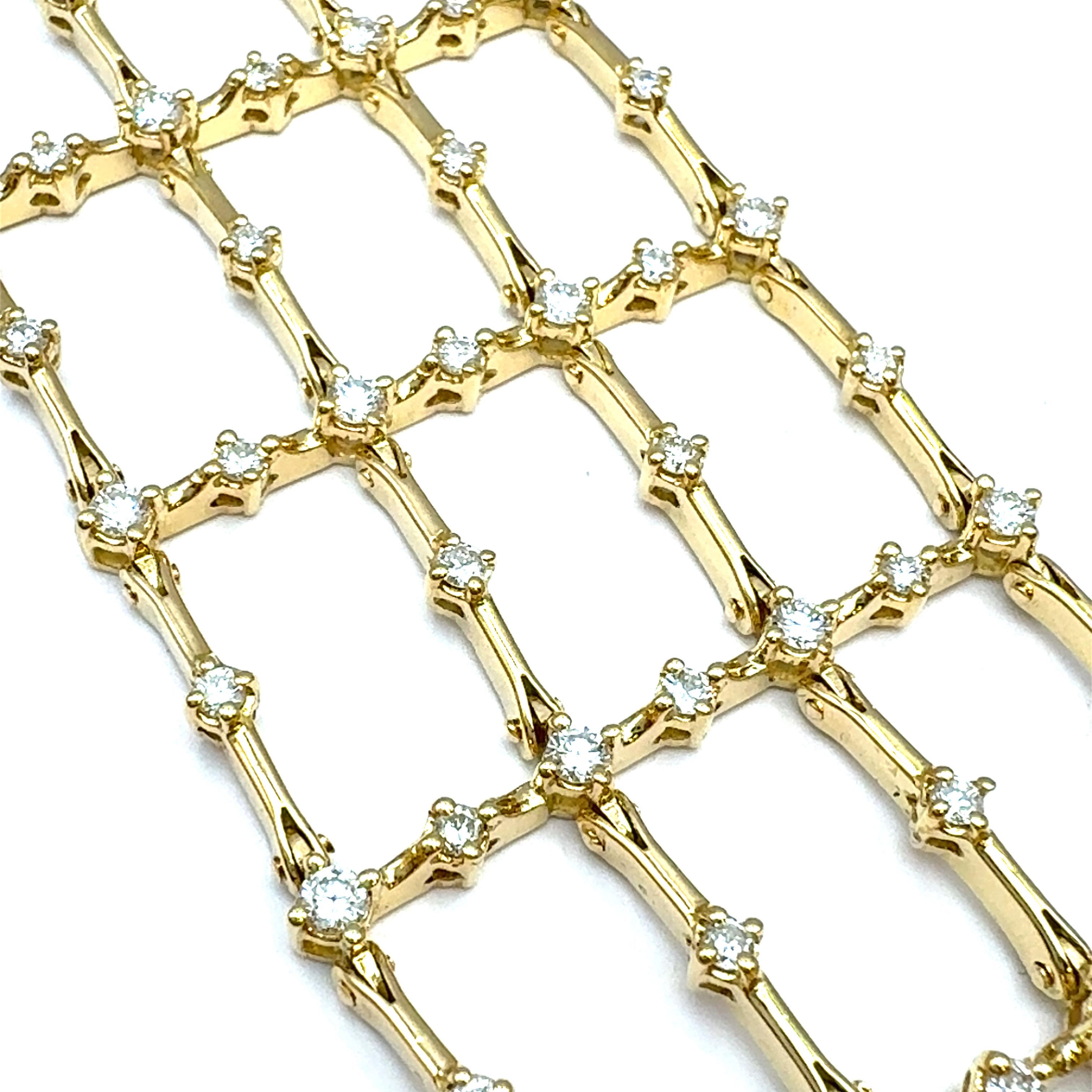 Taille brillant Bracelet manchette grand format en or jaune 18 carats avec diamants 5,70 carats et griffes en forme de clôture en vente