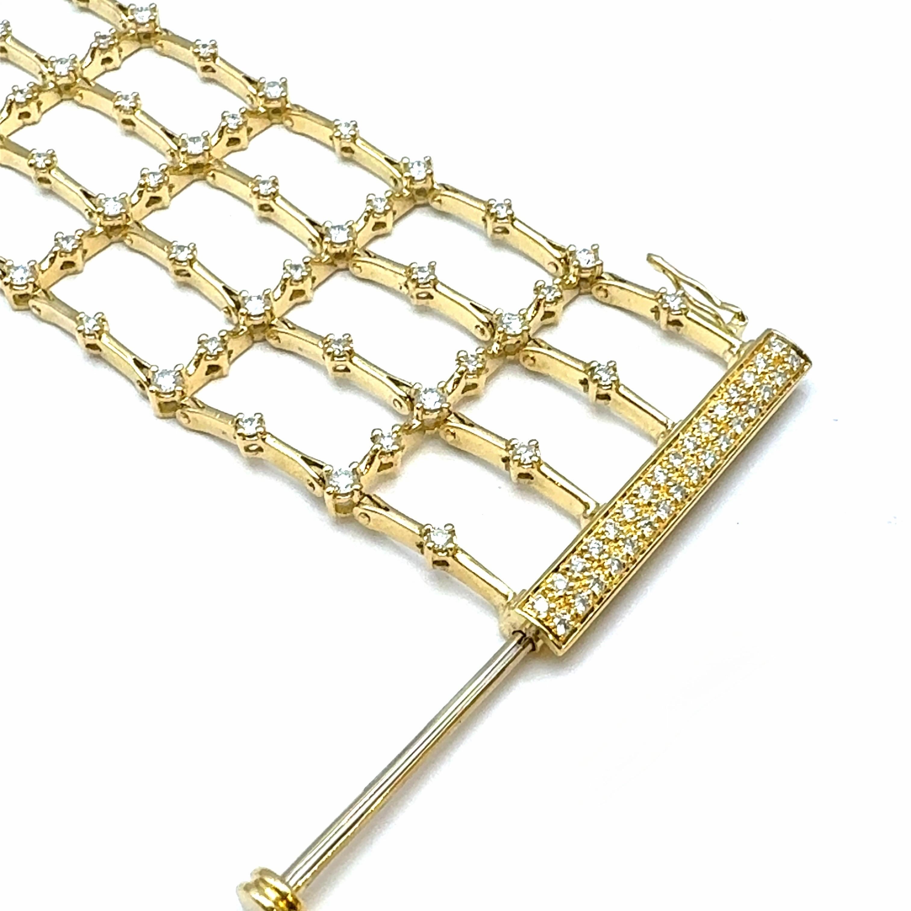 Bracelet manchette grand format en or jaune 18 carats avec diamants 5,70 carats et griffes en forme de clôture en vente 2