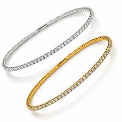 Bracciale rigido in oro bianco con diamanti sintetici in stile “tennis”