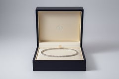 Bracciale rigido con diamanti sintetici in stile “tennis”, finitura in oro giallo