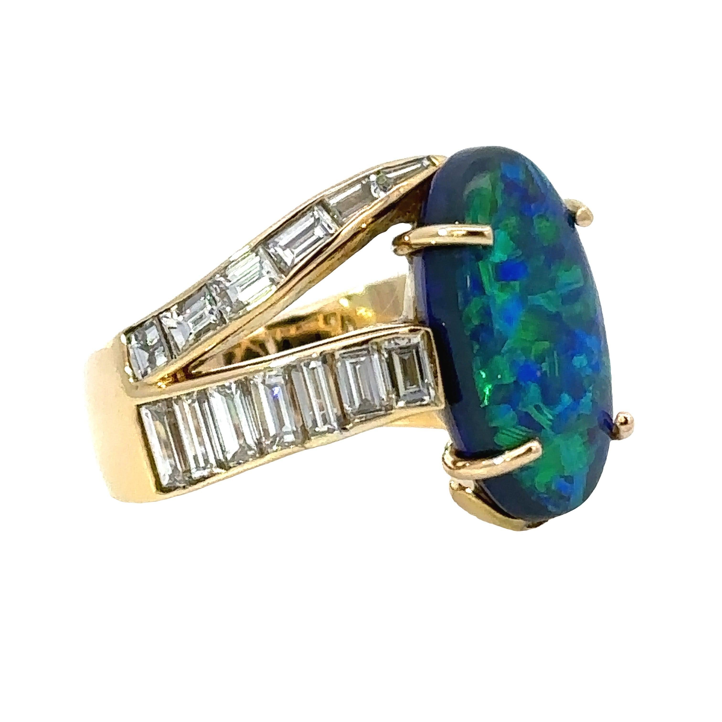 Moderne Bague en or jaune 18 carats 5.10 ct Opale noire Diamant en vente