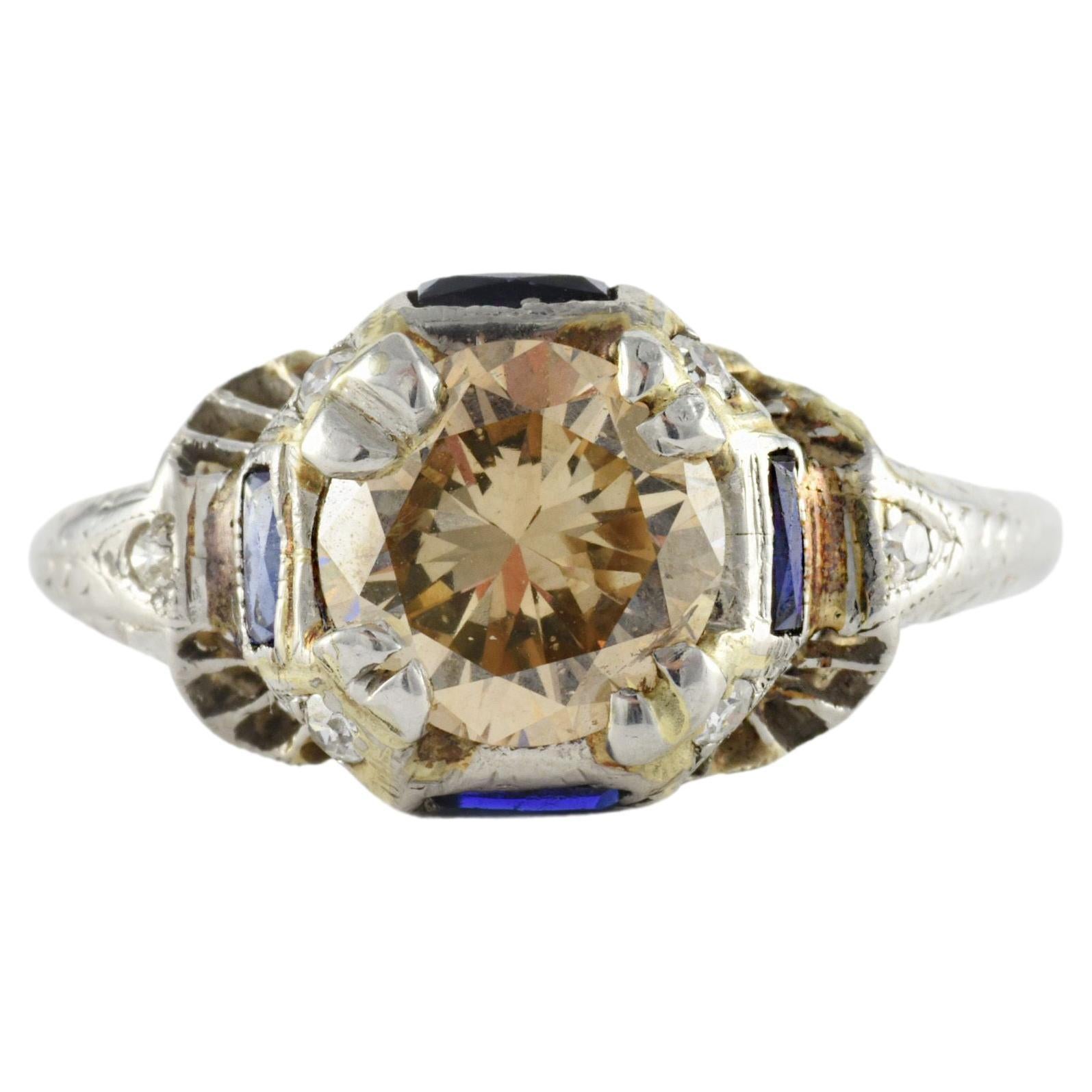 Anello Art Deco con diamante e zaffiro blu in Champagne in vendita