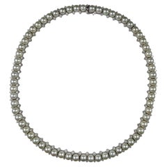 Collana con perla Akoya d'acqua salata e diamanti della collezione Estate