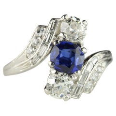 Bague Art déco sertie d'un saphir bleu naturel non traité certifié par le GIA et de diamants