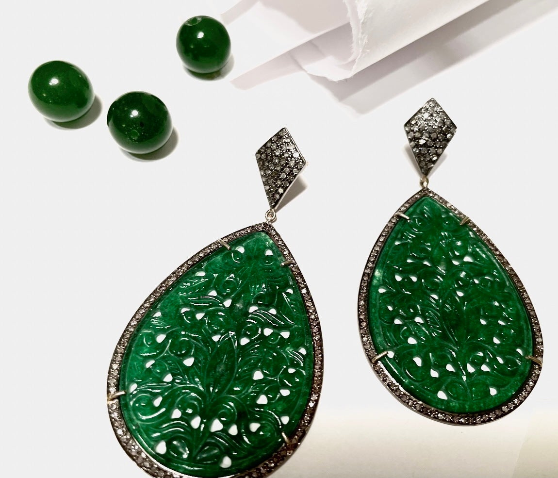Contemporain Boucles d'oreilles en onyx vert sculpté et diamants pavés en vente