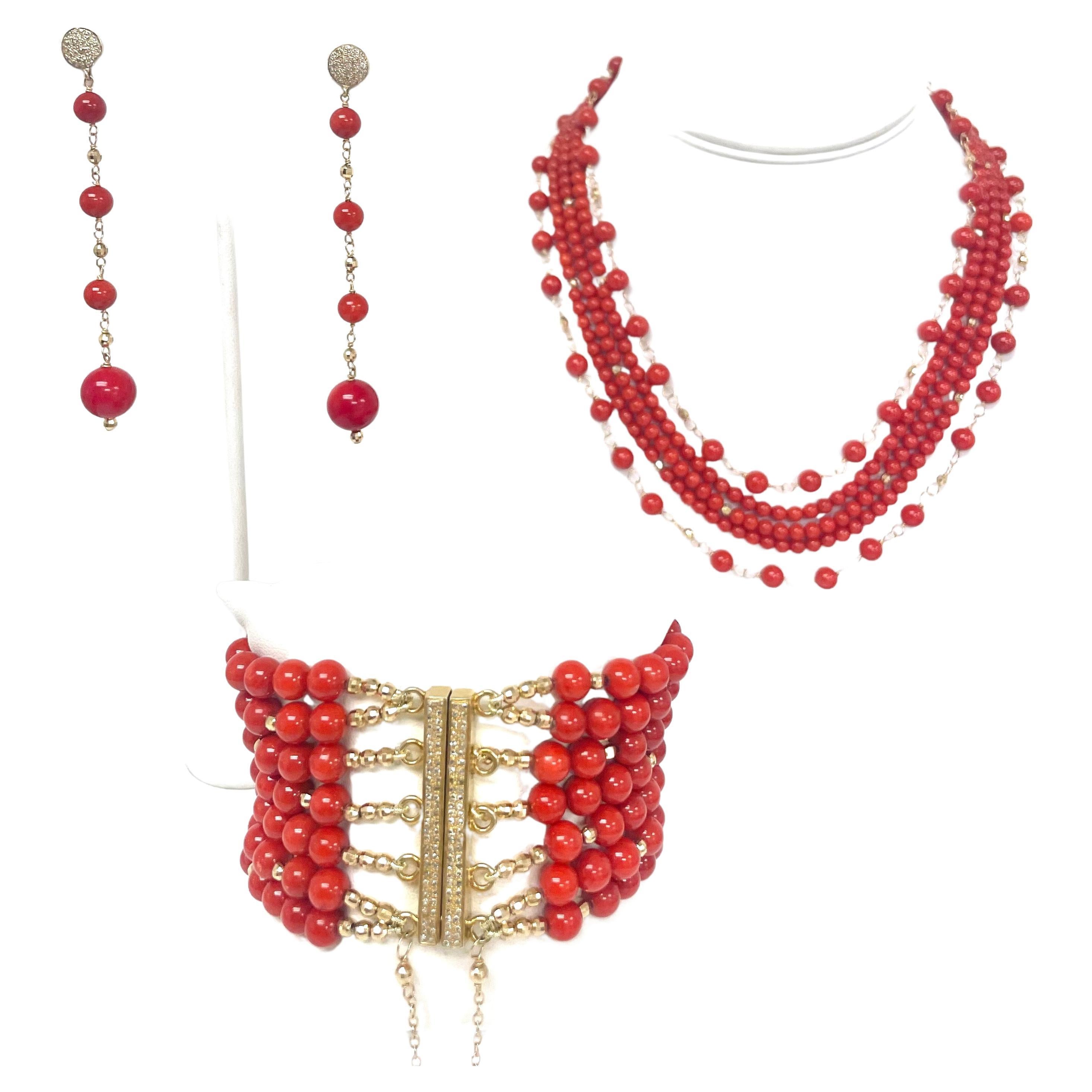 Perle Bracelet multibrins en corail rouge avec fermoir en diamant pavé en vente