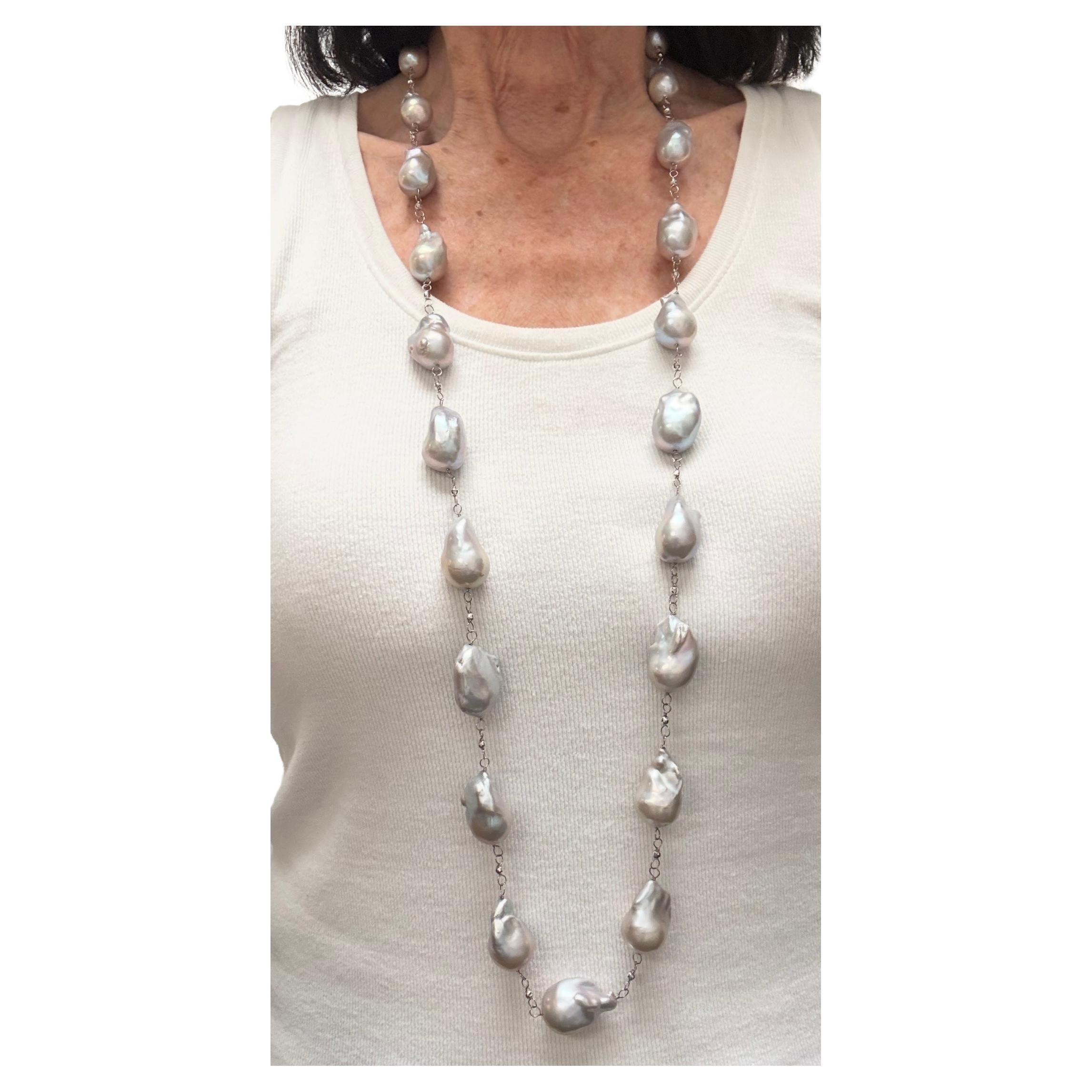 Collar extragrande de perlas de agua dulce plateadas y grises