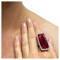 Anello Paradizia con tormalina rossa rubellite 25,5 carati e pavé di diamanti