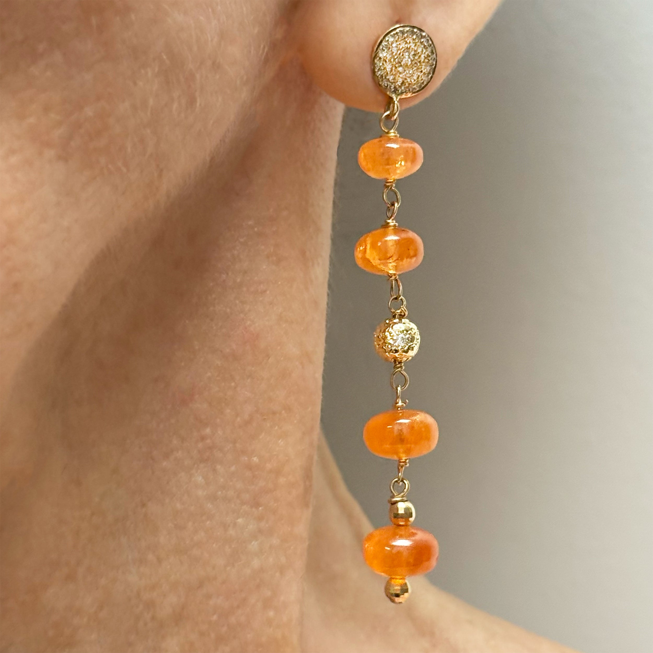 Ohrringe aus orangefarbenem Spessartin mit Gold und Diamanten