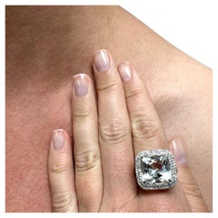 Anillo Paradizia de Petalita de 9 Quilates con Diamantes