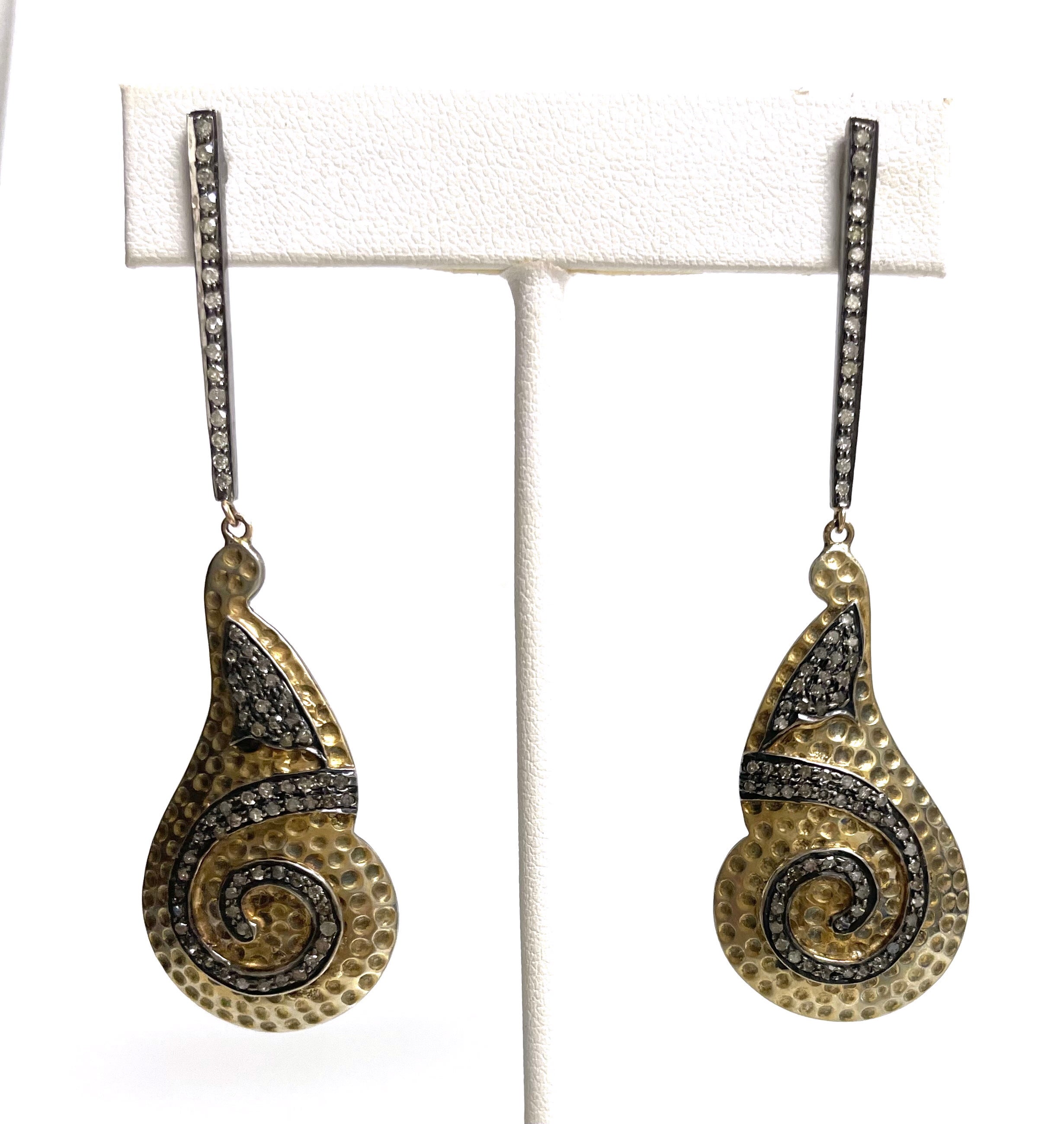 Pendientes de Vermeil con Remolino de Diamantes Pave en Nuevo estado para la venta en Laguna Beach, CA