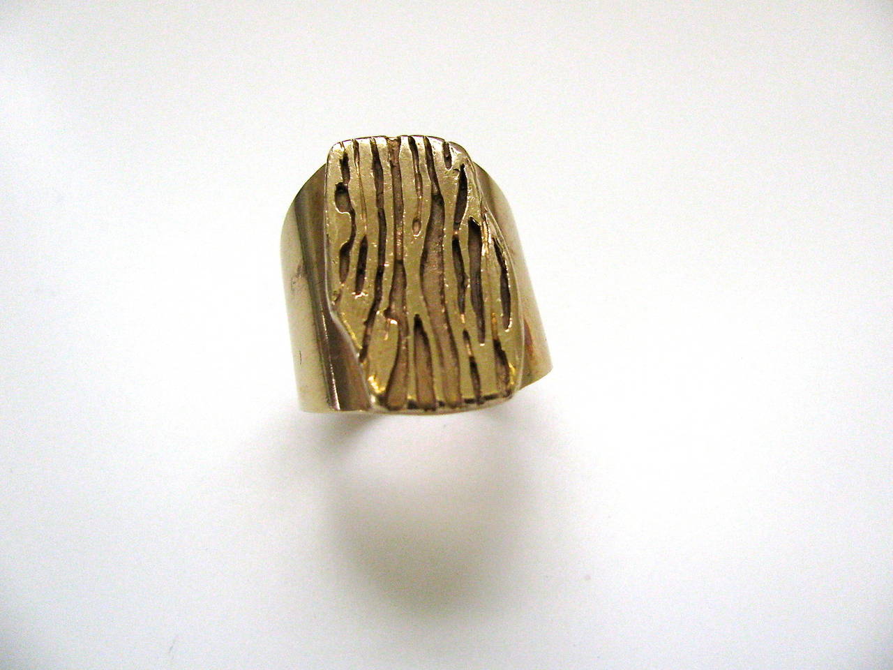 Mid-century modernist jeweler Ed Wiener (1918-1991) . 14k yellow ring with a 1 1/4