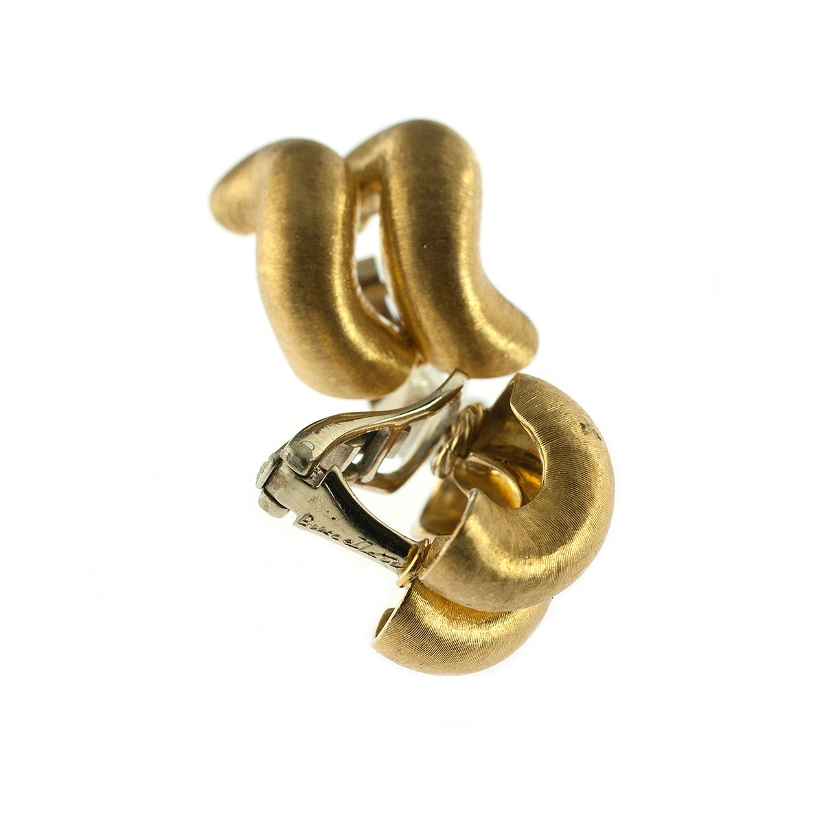 A stylish pair of Buccellati earrings. The 5/8