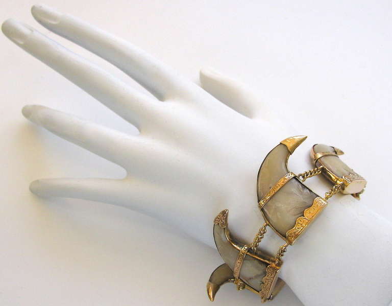 A Victorian Gold and Tiger Claw Bracelet In Good Condition In Cincinnati, OH