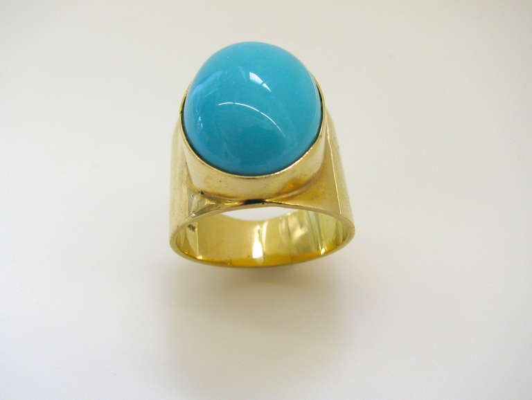 A Turquoise and Gold Ring 3