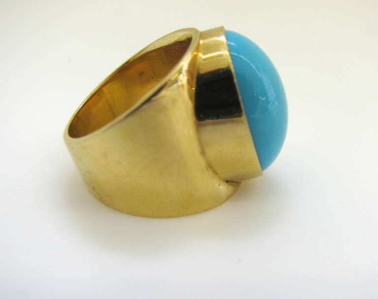 A Chic Turquoise and Gold ring. The 3/4