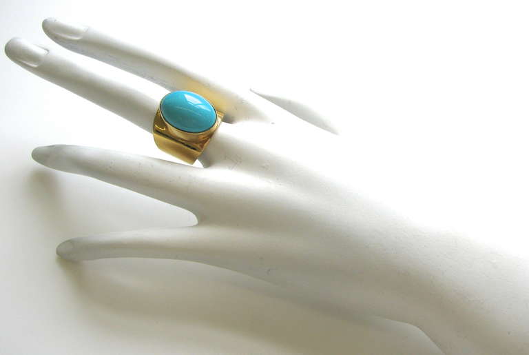 A Turquoise and Gold Ring 5