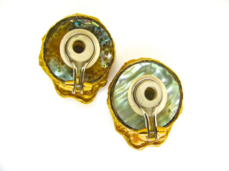 Gubelin Abalone Pearl Gold Shell Ear Clips In Excellent Condition In Cincinnati, OH