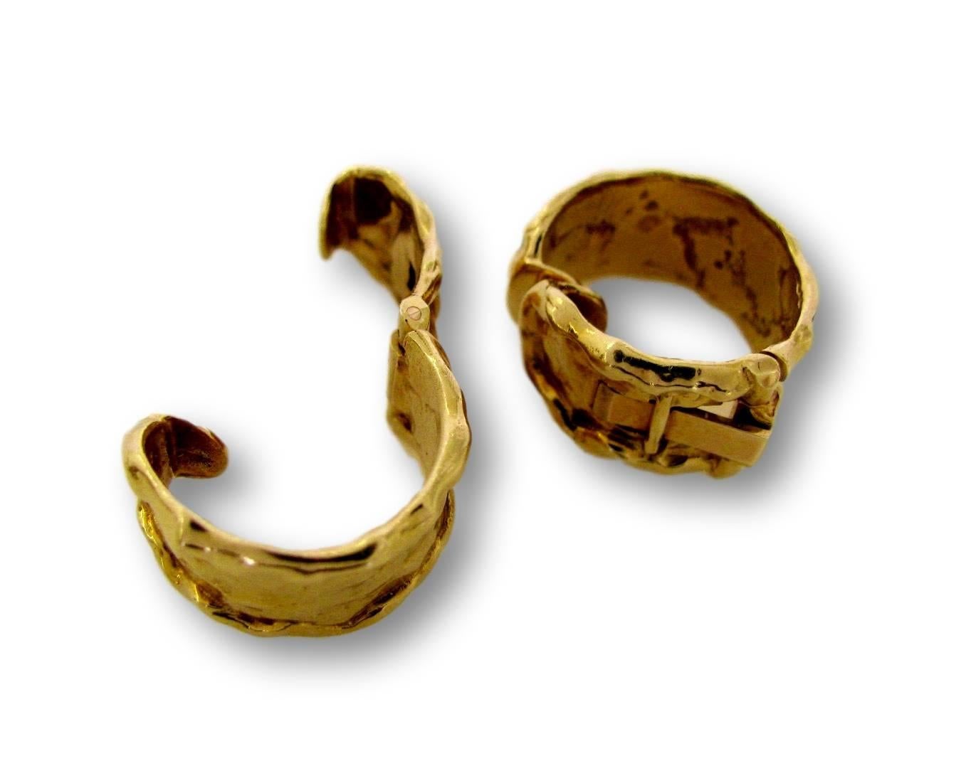Modernist 1970s Van Cleef & Arpels Hammered Gold Earrings 