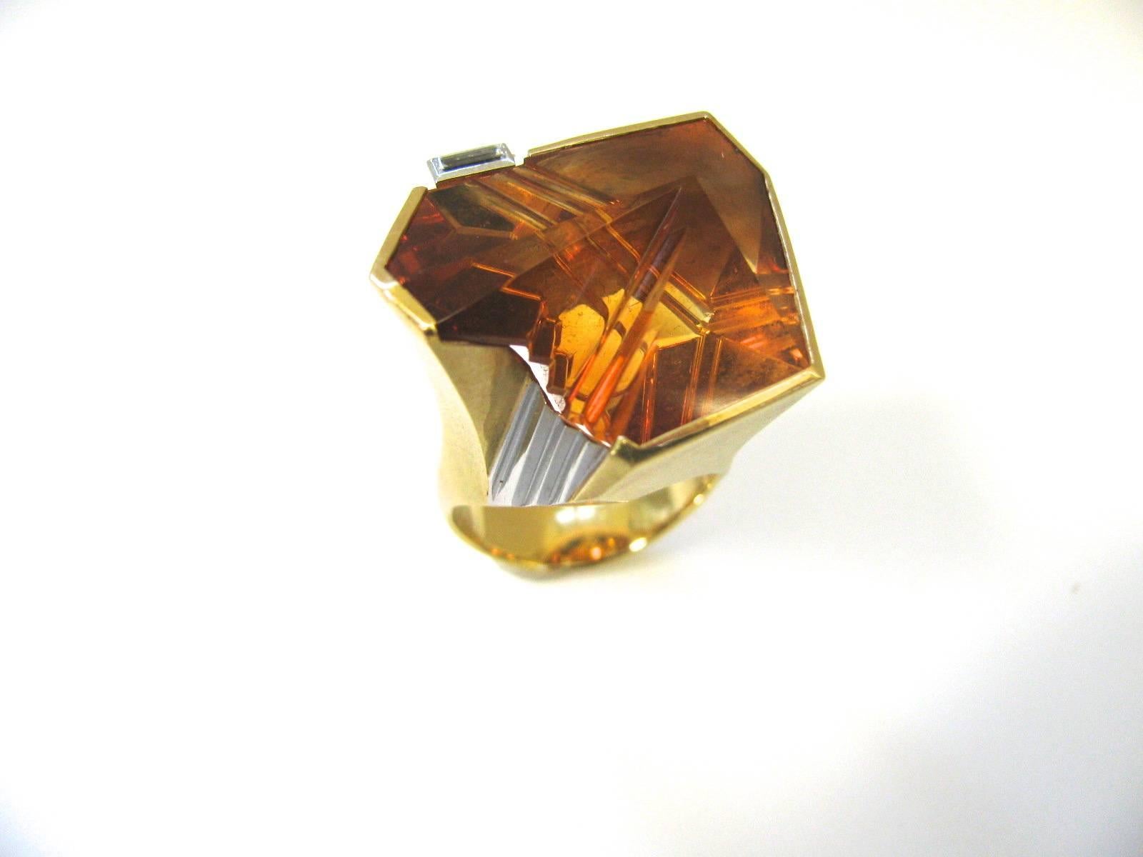 An artistic ring by Atelier Munsteiner. The 18k Yellow and white gold geometric satin finished shank with a 1