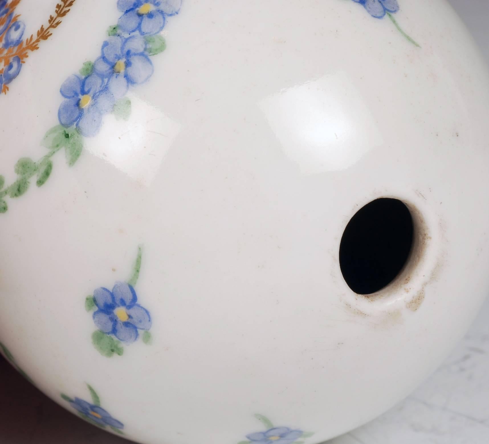 Russian Imperial Porcelain Easter Egg with Cypher of Alexandra Feodorovna In Excellent Condition In Redmond, WA