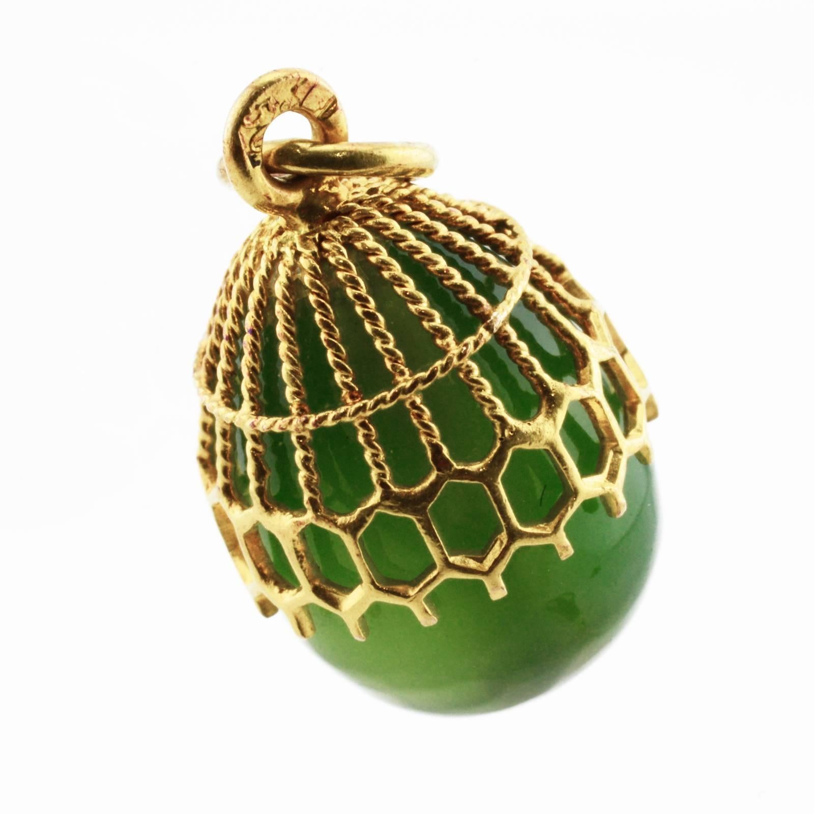 Antique Russian Imperial Gold Carved Nephrite Miniature Pendant Easter Egg In Excellent Condition In Redmond, WA
