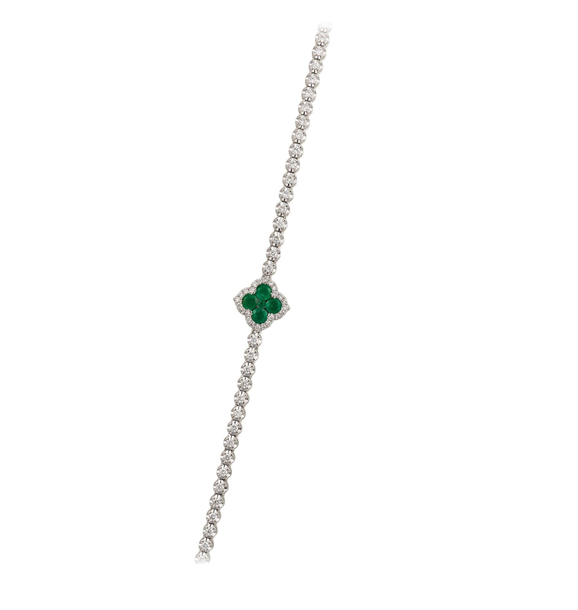 Mixed Cut NWT $45, 000 Important 18KT Gold Large Fancy Emerald Diamond Clover Necklace For Sale