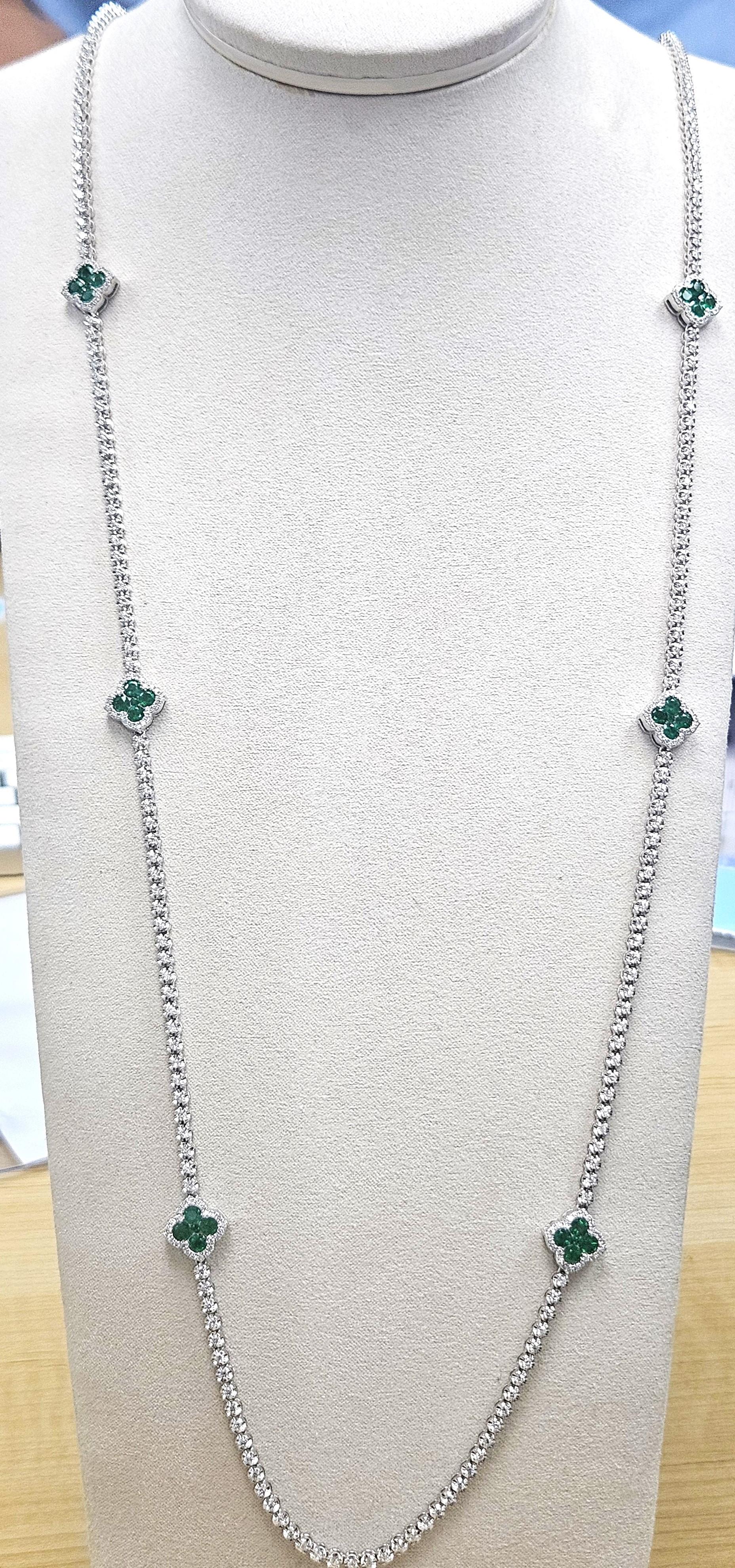 NWT $45, 000 Important 18KT Gold Large Fancy Emerald Diamond Clover Necklace In New Condition For Sale In New York, NY