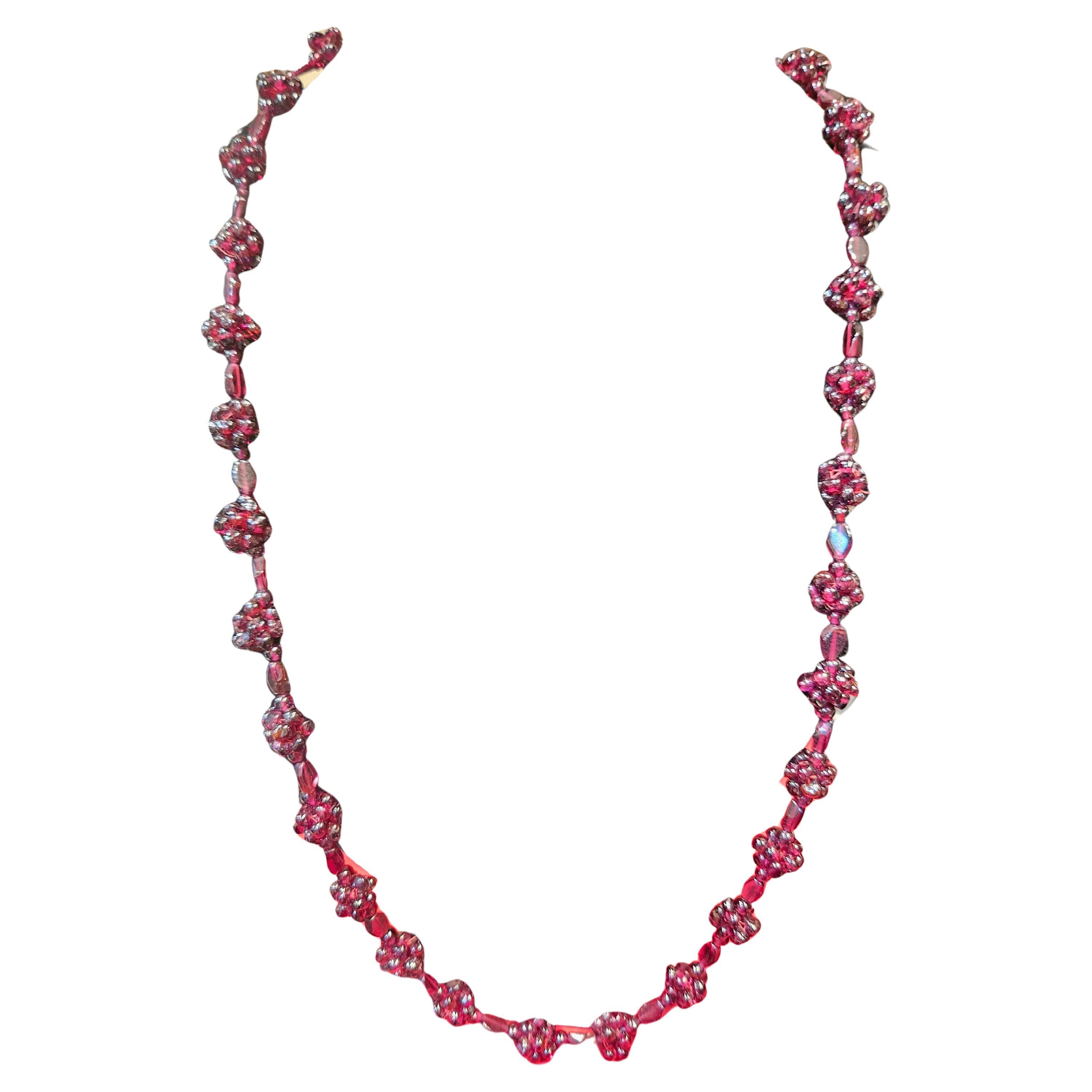 Magnifique Rare NYC Estate Fancy Cluster Strand Glittering Red Garnet Necklace