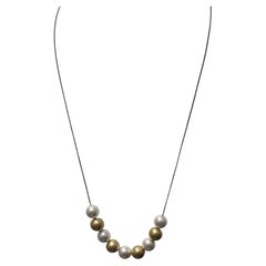 Collana vintage con fili in madreperla, oro, argento e argento sterling bianco