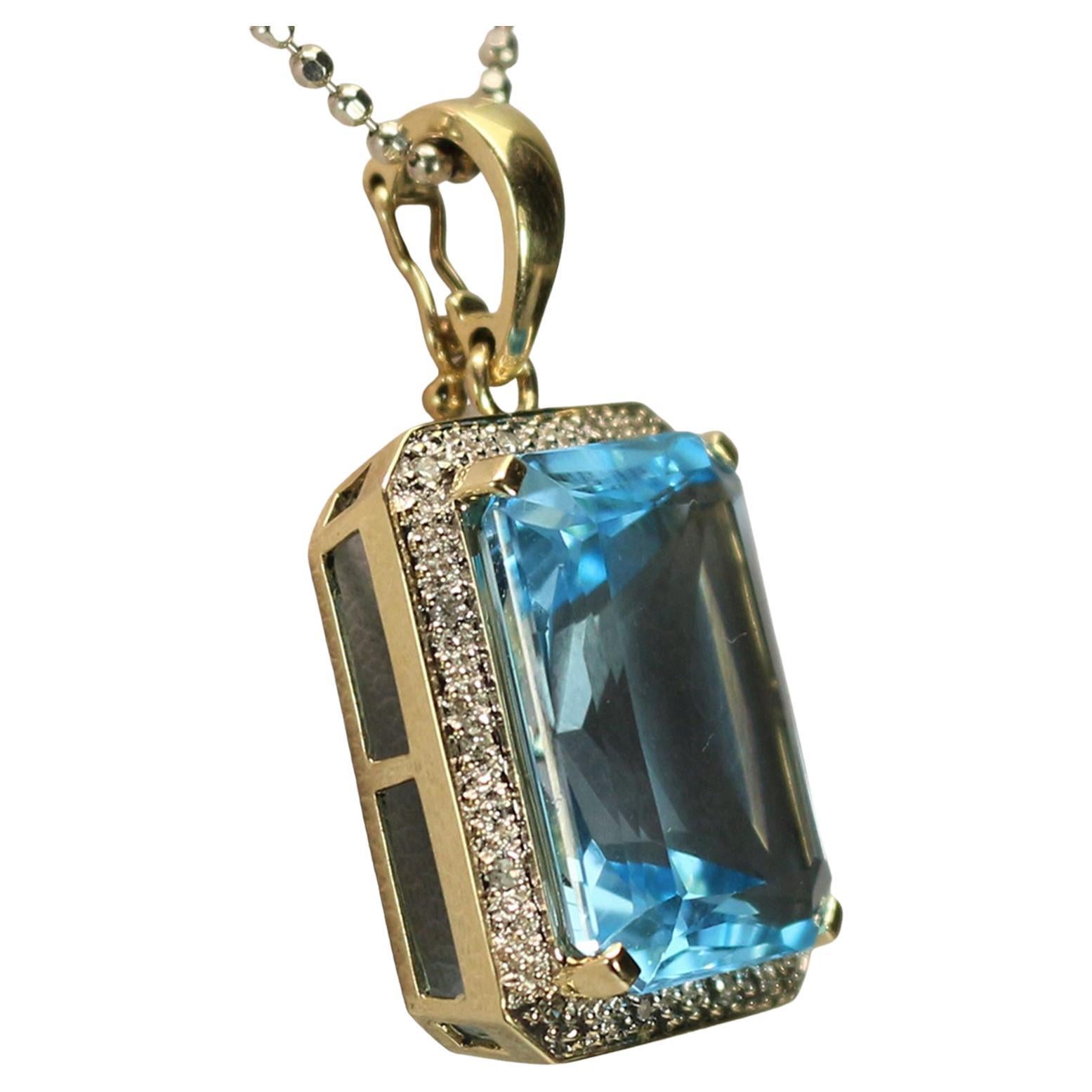 Very Large Vario Clip Pendant 585 White and Yellow Gold, Swiss Blue Topaz For Sale