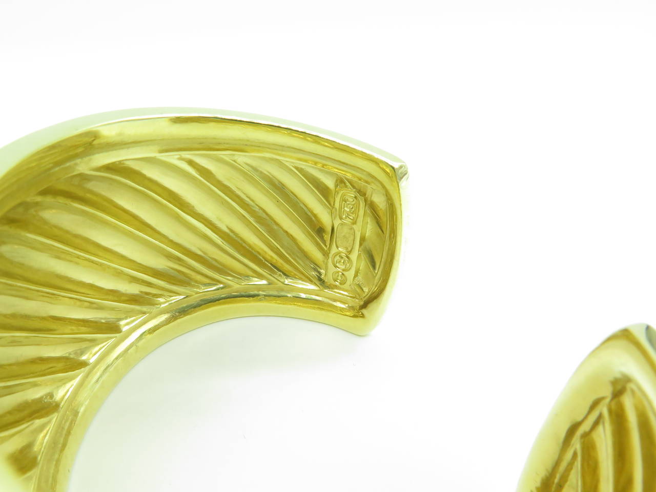 Women's David Yurman Carved Cable Diamond Gold Cuff Bracelet For Sale