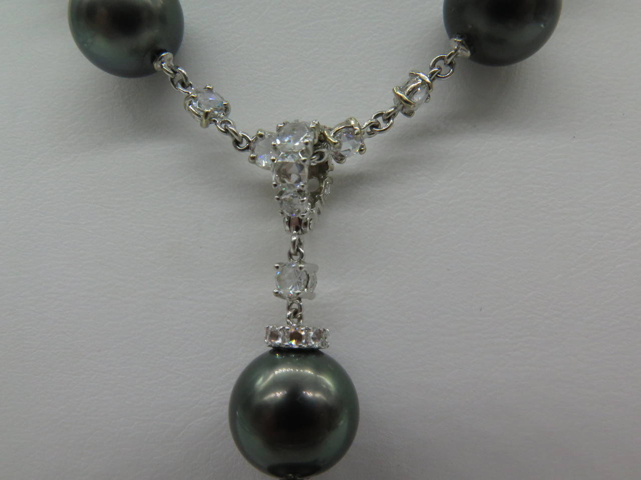 Black and White Diamonds With Black Tahitian Pearl Necklace In New Condition For Sale In Atlanta, GA