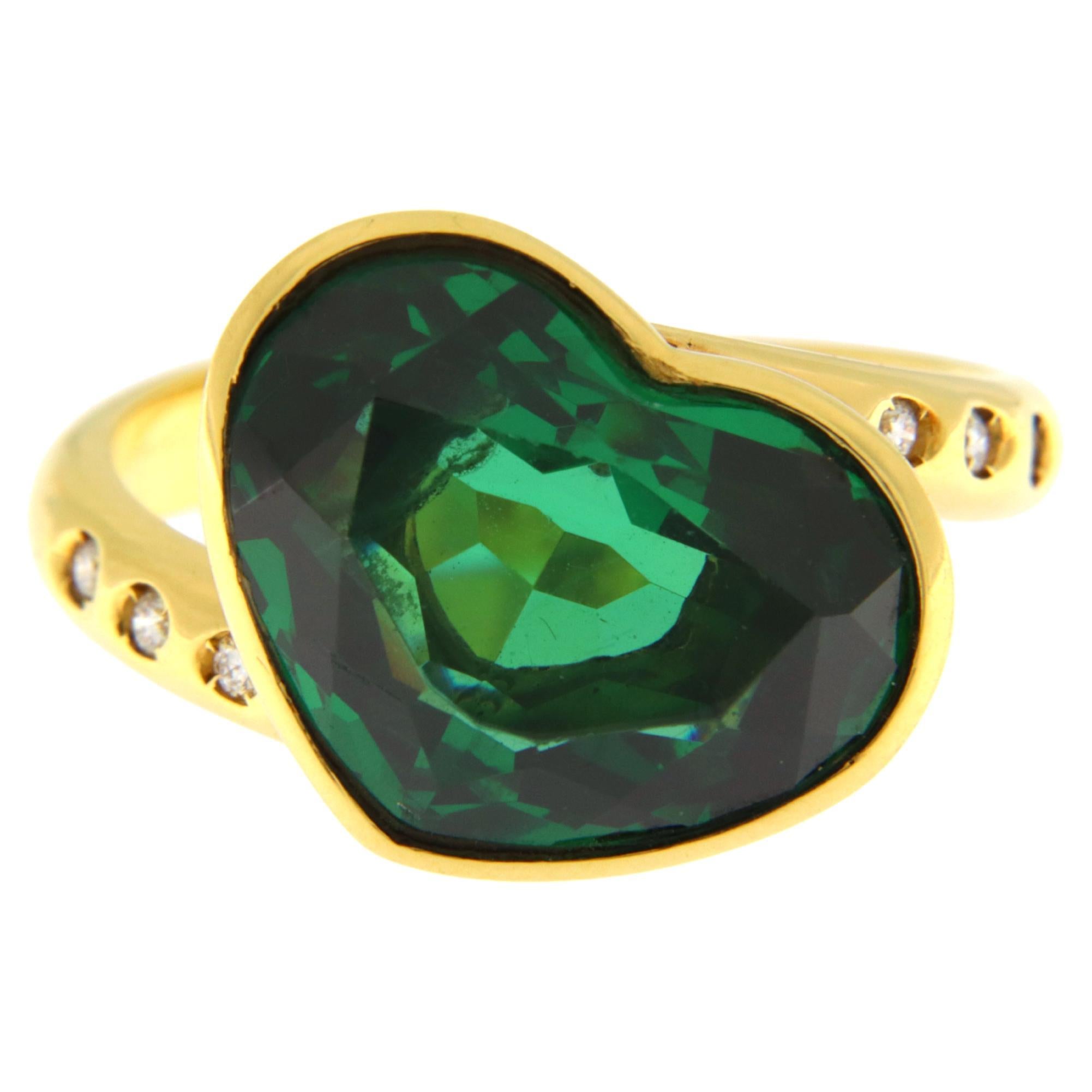 18 Kt Yellow Gold Ring with Diamonds and a Green Tourmaline Heart For Sale