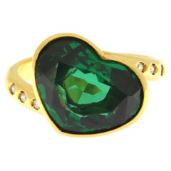 18 Kt Yellow Gold Ring with Diamonds and a Green Tourmaline Heart